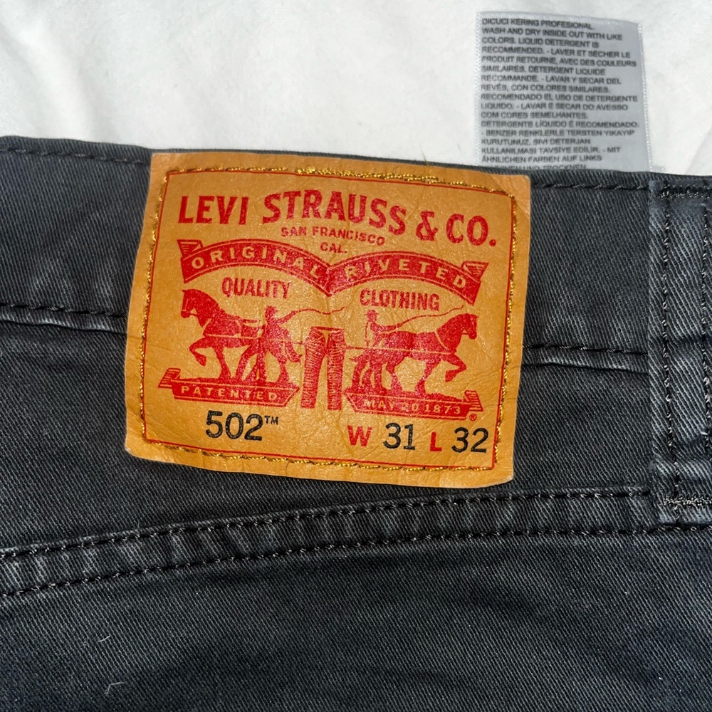 502 Men’s black Levi jeans